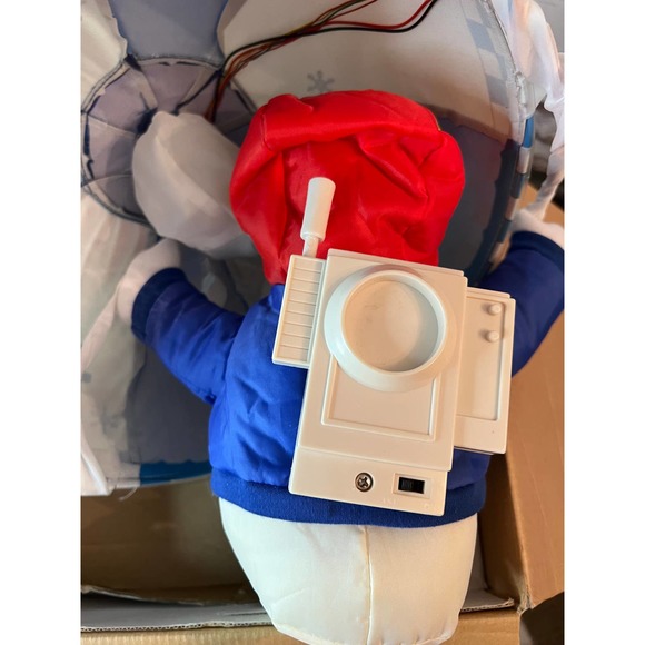 JC PENNY- Home Collection Parachuting Holiday Figures Snowman With Goggles - Picture 6 of 7